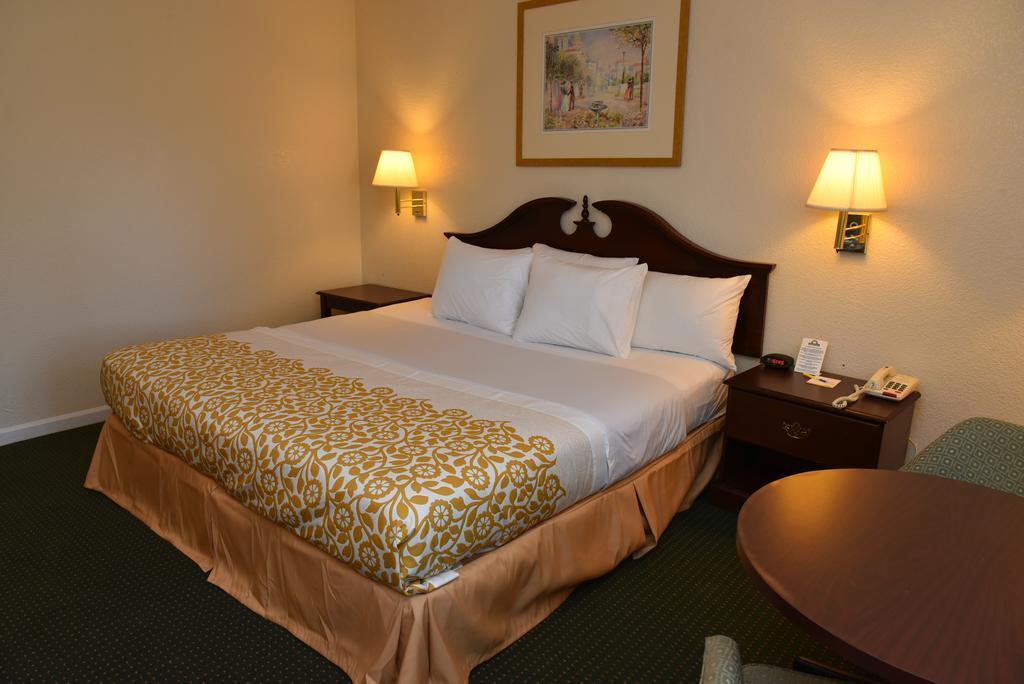 Econo Lodge Cherry Point Havelock Exterior foto